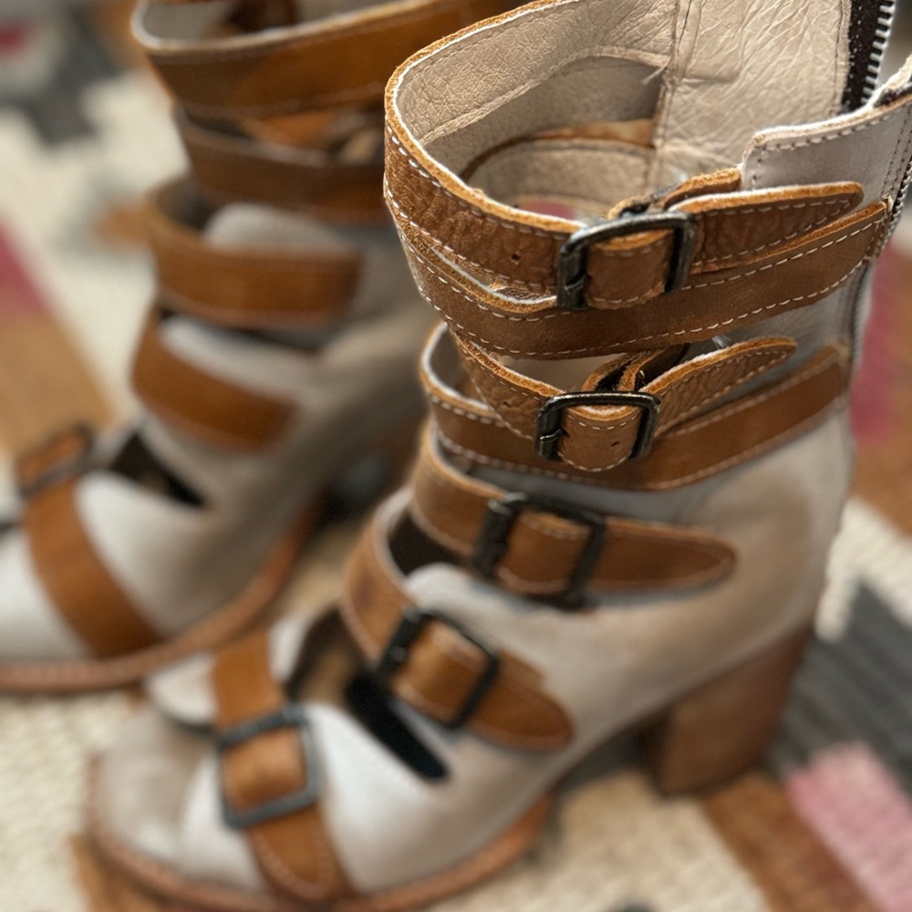 Freebird Bonds, worn once. Smoke free, pet friendly home.